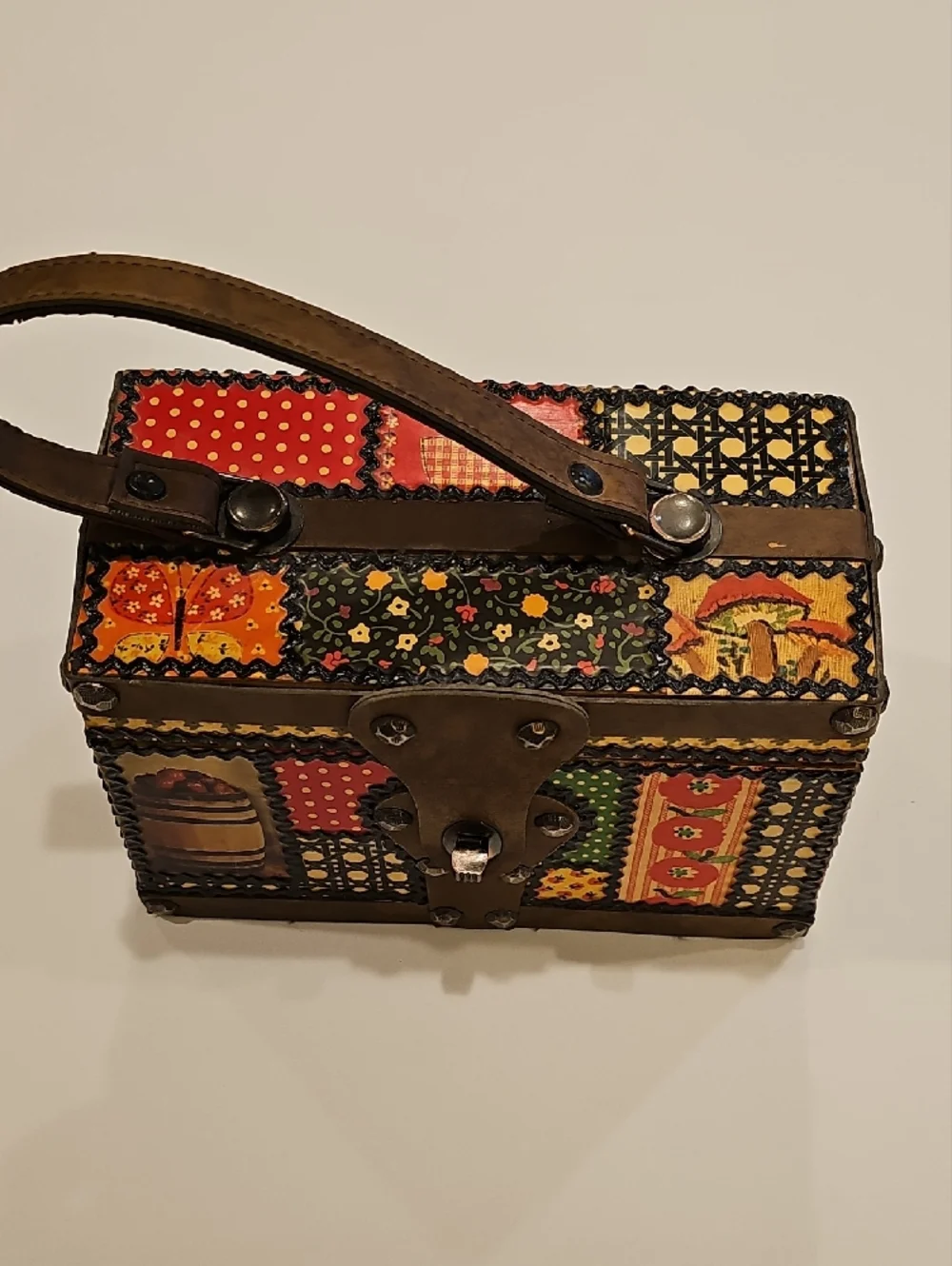 Vintage Mini Patchwork Decoupage Wooden Handbag Purse in Multicolor 8.5x4.75x5 - Picture 2 of 8